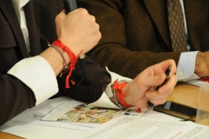 I braccialetti "mantieni il ritmo del cuore" piccolo grande segno di adesione all'iniziativa