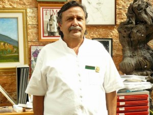 Il Dott. Ugo Mugnaini, nella sua Farmacia di Ghezzano (Pisa)