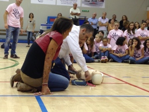 Federica Risi BOVOLENTA e Marcello SEGRE insegnao l'uso del DAE alla squadra di Volley "Il Lingotto" di Torino