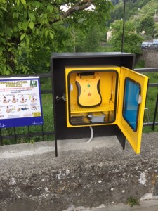 il DAE installato nella teca in piazza Pelliccioni