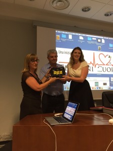 Il momento della donazione con Elisabetta Epifori, Luigi Nannipieri e Sara Salvadori