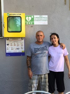 Marco Zaccagni e Sandra Vuono accanto alla teca appena installata