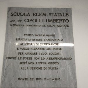 La lapide che ricorda l' Uff. Umberto Cipolli