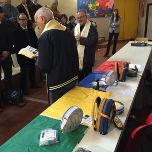 Don Renato benedisce i DAE