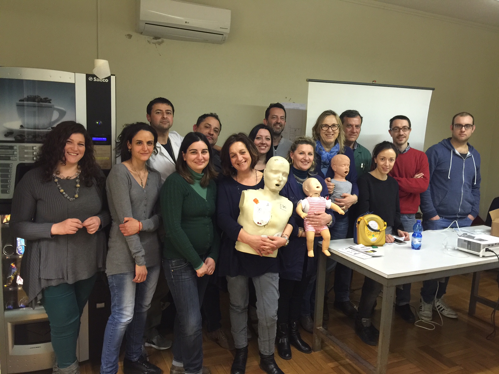 Le maestranze della Tripel, nella consueta foto di fine crosso, con UGO