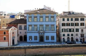 Lo splendido Palazzo Blu sui Lungarni