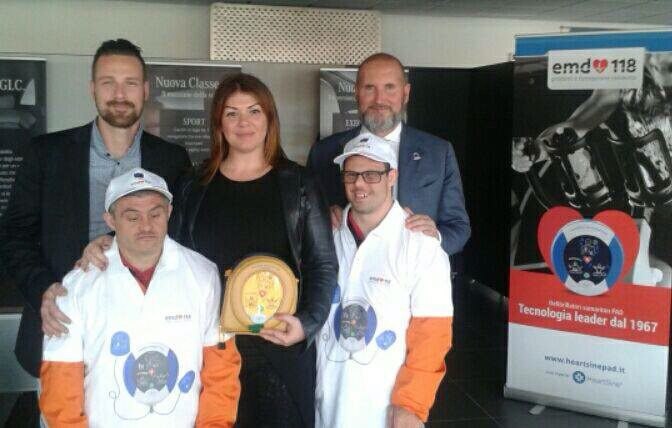 Simona Buono con due rappresentanti della Polisportiva OLIMPIA ONLUS