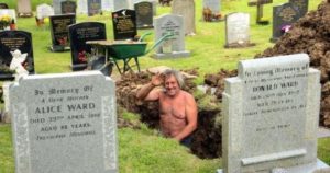 article-2513790-19a6672a00000578-886_634x424